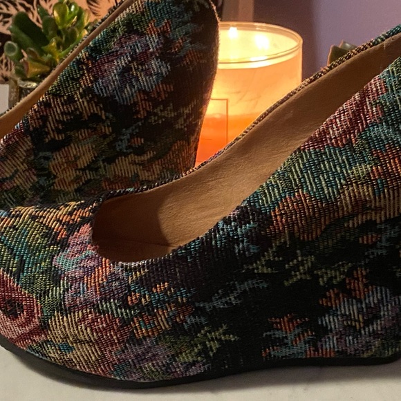 Aldo Wedges. Size 7 - Picture 2 of 16